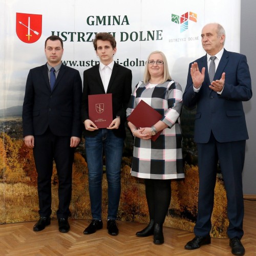 Wręczenie nagród i stypendiów uzdolnionej młodzieży